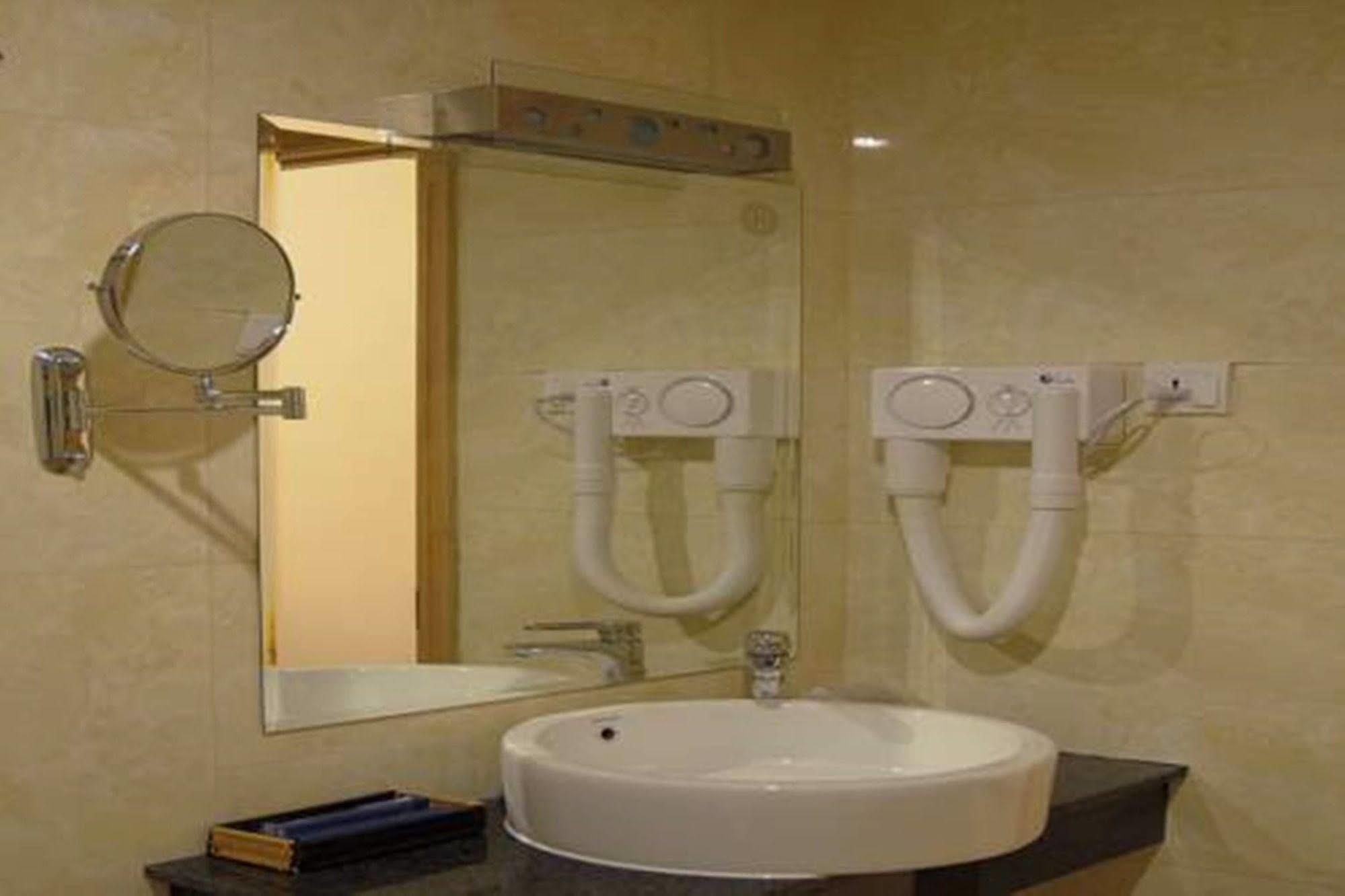 Khách sạn Gia Huy